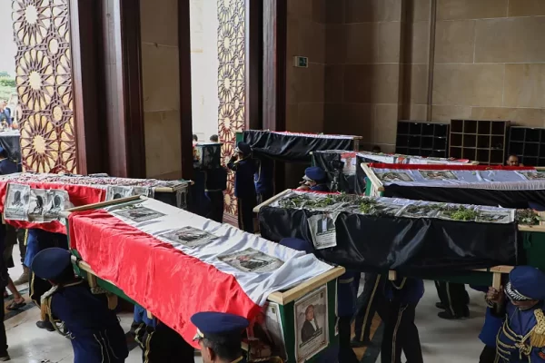 Hundreds mourn 31 journalists killed in Israeli airstrikes on Yemen