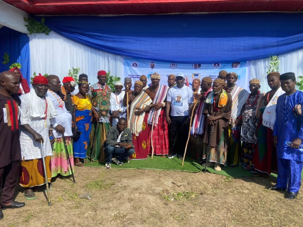 C'River Environment Commissioner disburbes ₦10m scholarship to 60 Abi students