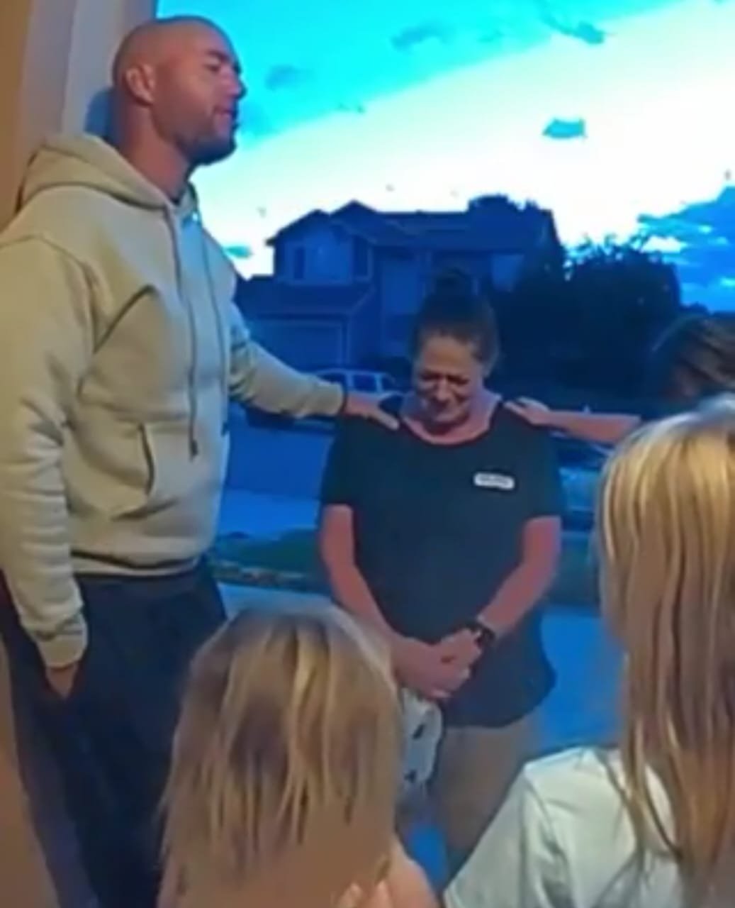 US pastor prays, raises $50,000 for stressed out pizza delivery lady