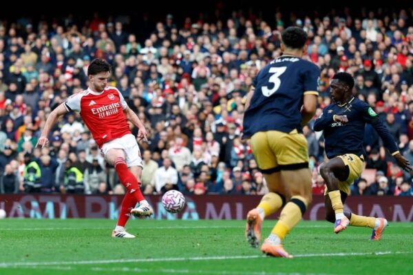 Rice hammers Arsenal to top against West Ham