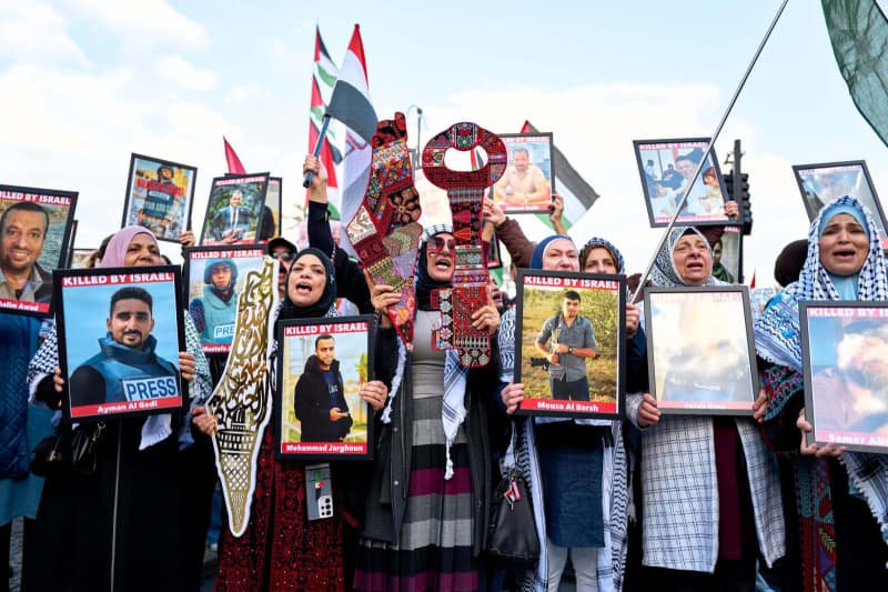 14,000 rally in Berlin for Palestine, 30 arrested over anti-semitic symbols