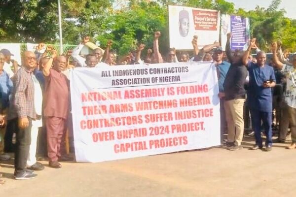 Indigenous contractors suspend protest