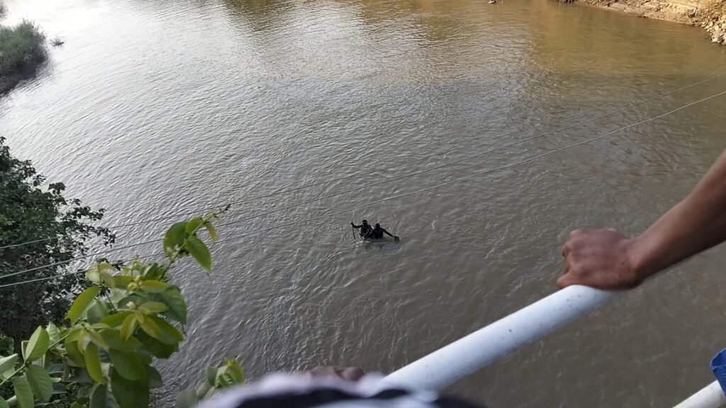 JUST IN: 5 dead as minibus plunges into river in Ogoja