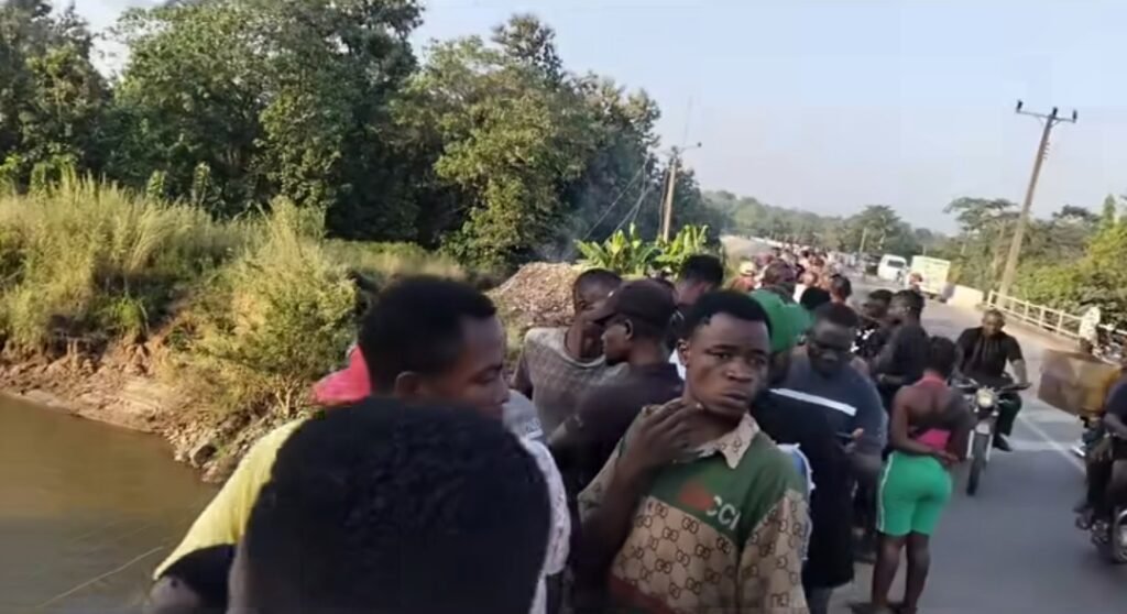 JUST IN: 5 dead as minibus plunges into river in Ogoja
