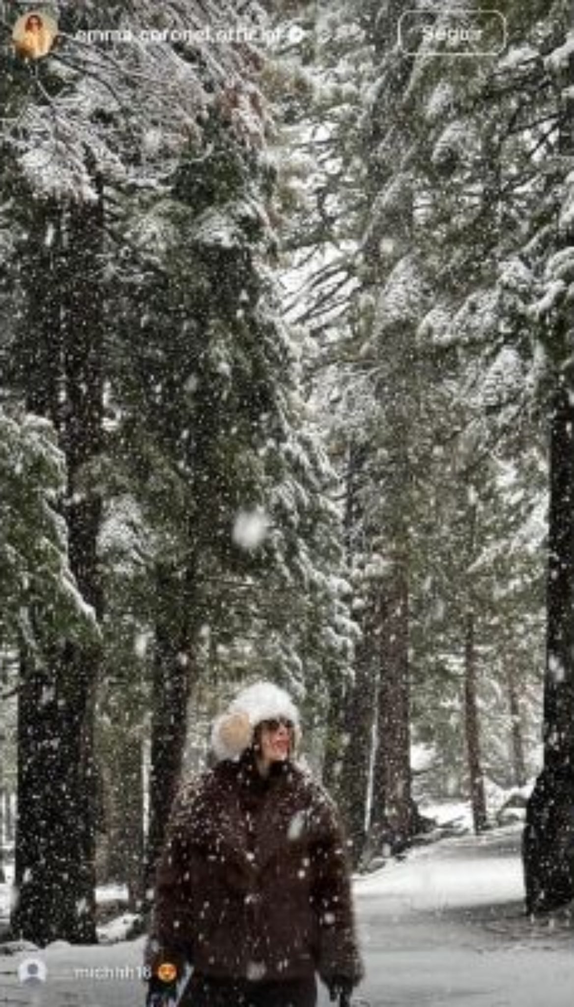 Emma Coronel Christmas photo signals life beyond "El Chapo"