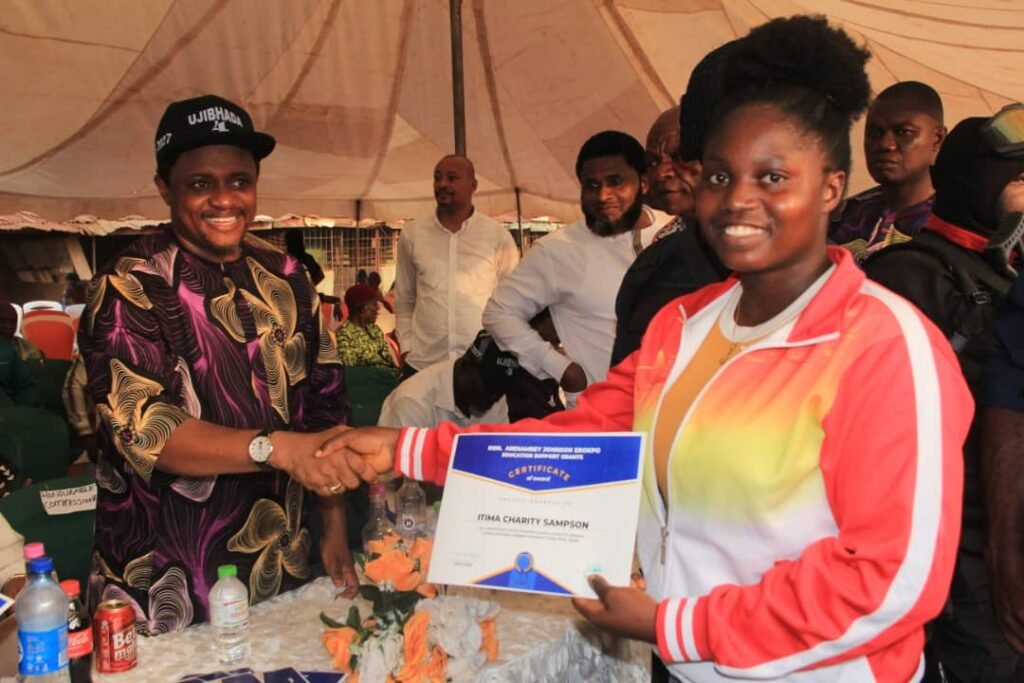 Hon. Ebokpo empowers 250 students, 55 widows, rice farmers in Obubra