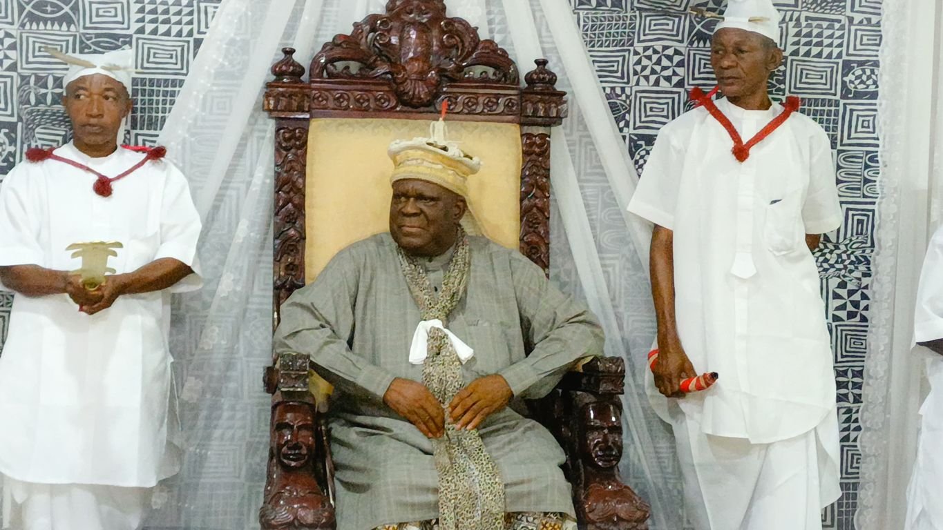 Obong of Calabar urges FG to reverse National Language Policy