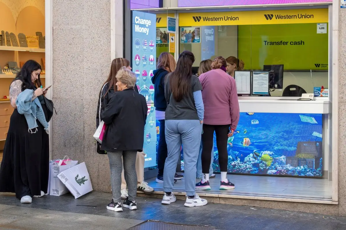 Immigration: Trump orders banks to report overseas money transfers of over $2,000