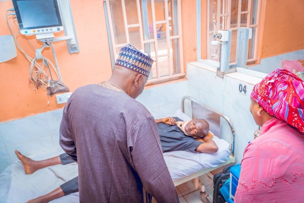 Journalists lost in auto crash buried in tears