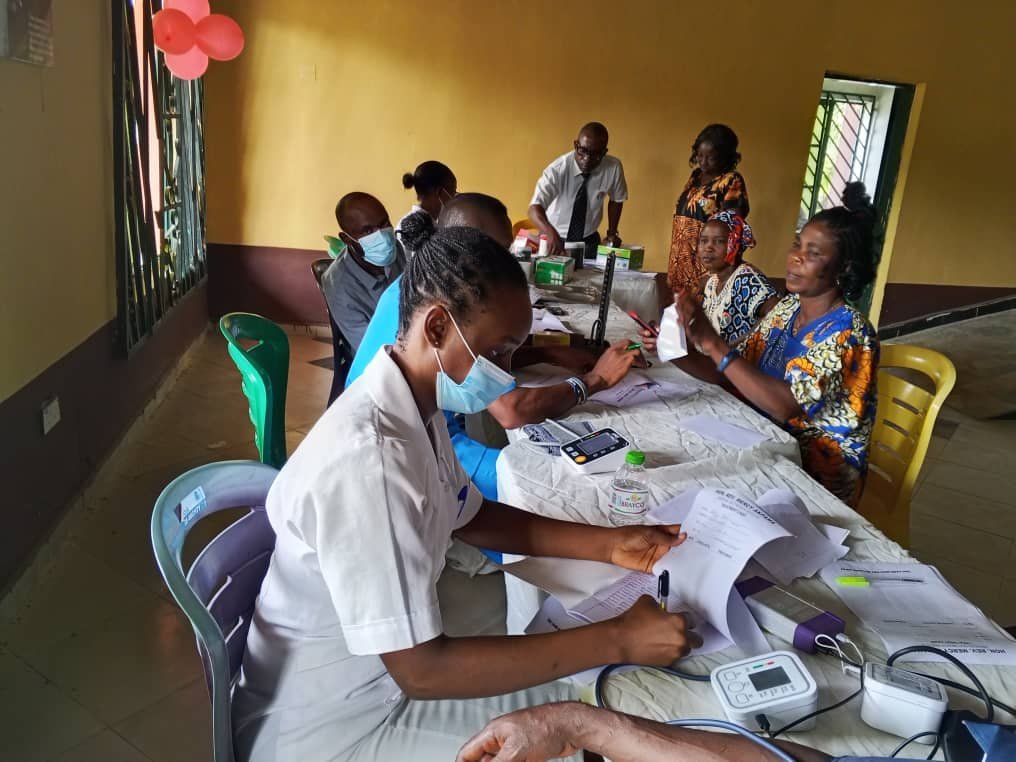 Mercy Akpama holds Christmas town hall meeting, empowers students in Yakurr II