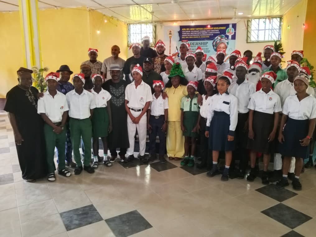 Mercy Akpama holds Christmas town hall meeting, empowers students in Yakurr II