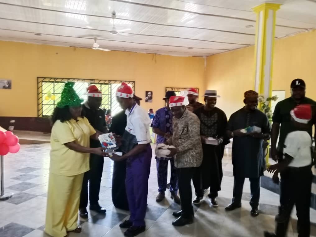 Mercy Akpama holds Christmas town hall meeting, empowers students in Yakurr II