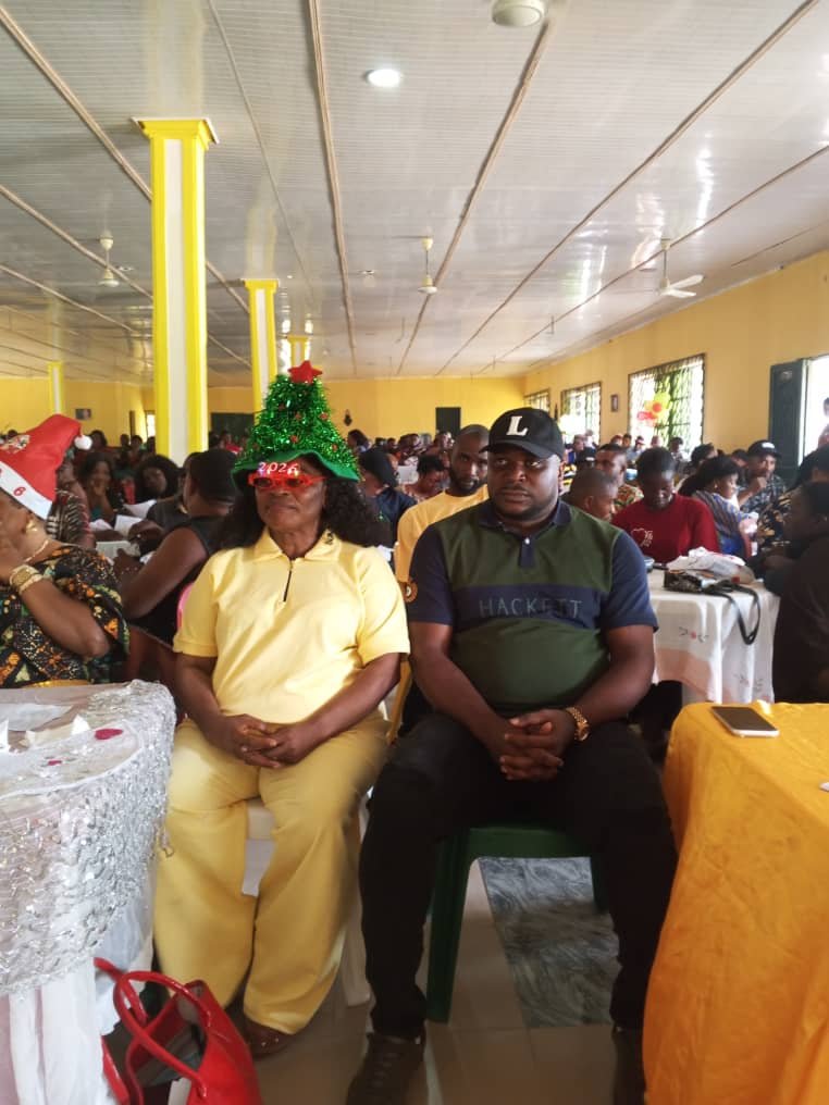 Mercy Akpama holds Christmas town hall meeting, empowers students in Yakurr II