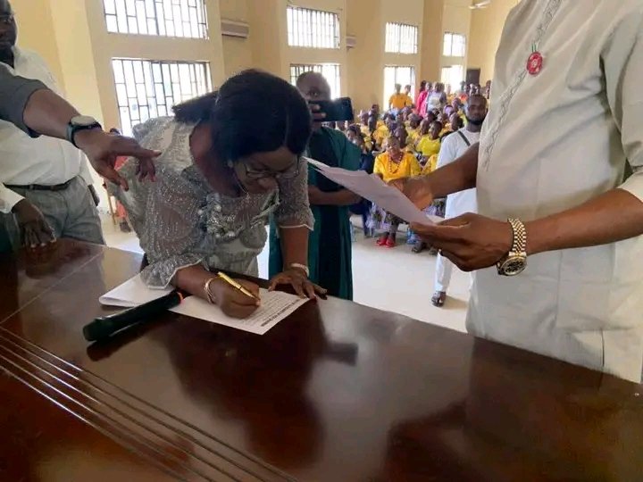 Cecilia Ogar takes oath as Bekwarra Vice Chairman