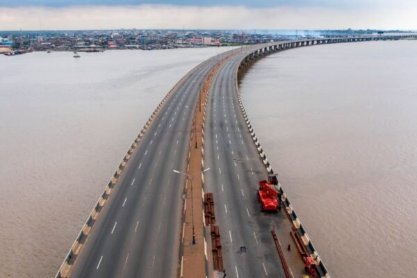 CCTV reveals 3 vandals caught in real-time criminal acts on Lagos 3rd Mainland Bridge