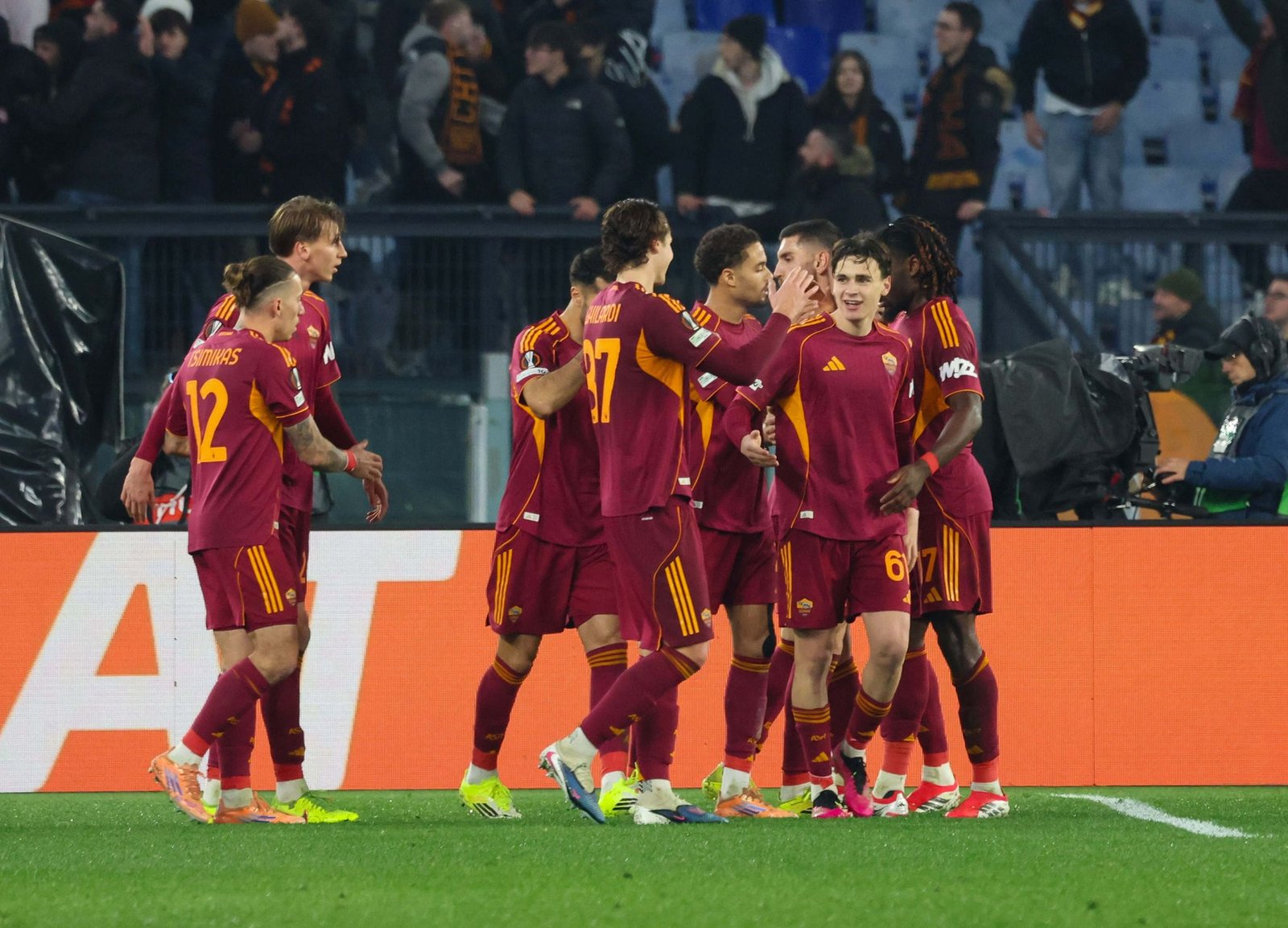 Stuttgart hopes of last 16 spot takes blow in defeat to Roma