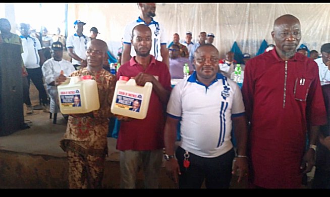 Commercial drivers in C’River receive fuel, tyres in first meeting