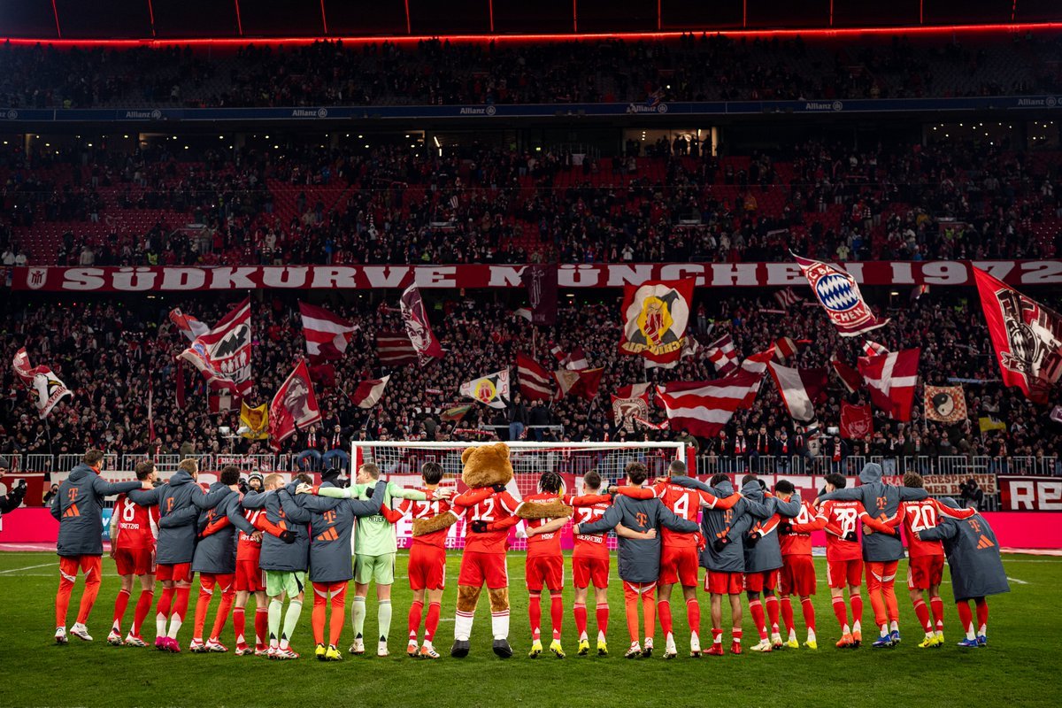 Bayern hit 8 past Wolfsburg, Gladbach 4 against Augsburg