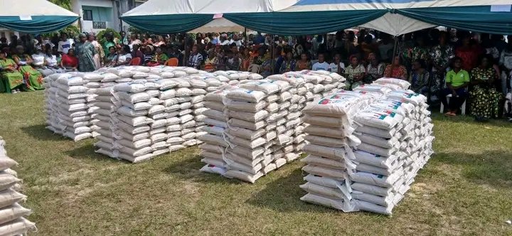 Cyril Omini distributes over 2,000 bags of rice, other gifts to constituents