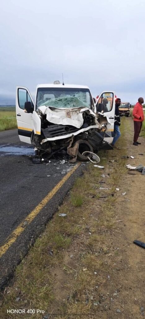 2 dead in early-morning crash on Graceland Road, Secunda