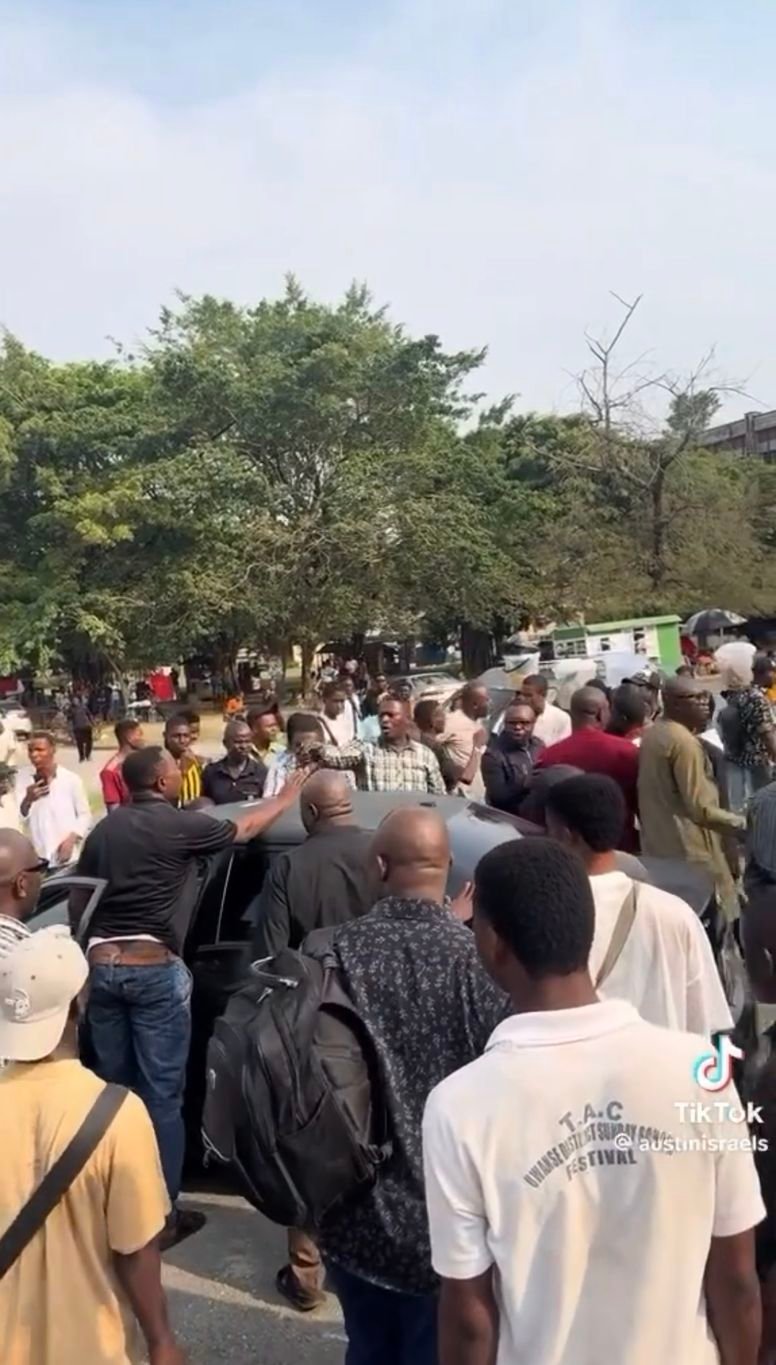 UNICAL students prevent truck driver arrest after ramming into another vehicle on campus